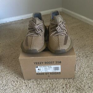 Men’s 4.5 / Women’s 6 - Yeezy Boost 350 V2 - Earth/Earth/Earth